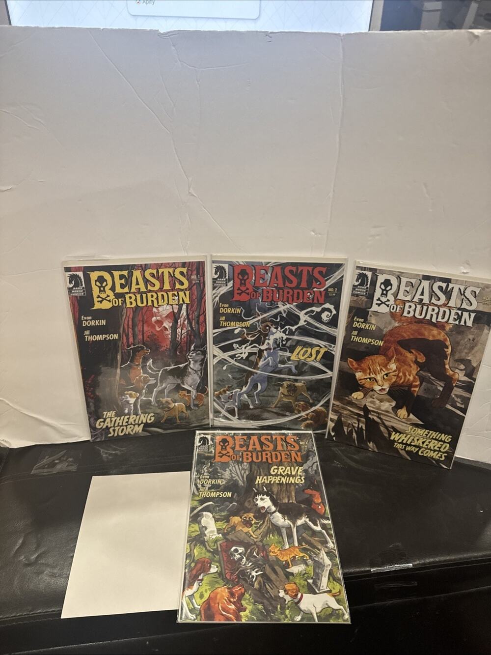 Lot of 4 Beasts of Burden Comics #1-4 Dark Horse Evan Dorkin Jill Thompson
